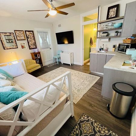 Coastal Chic Suite With Kitchenette And Private Entrance 세인트피터즈버그 외부 사진