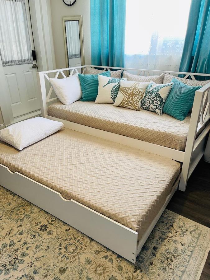 Coastal Chic Suite With Kitchenette And Private Entrance 세인트피터즈버그 외부 사진