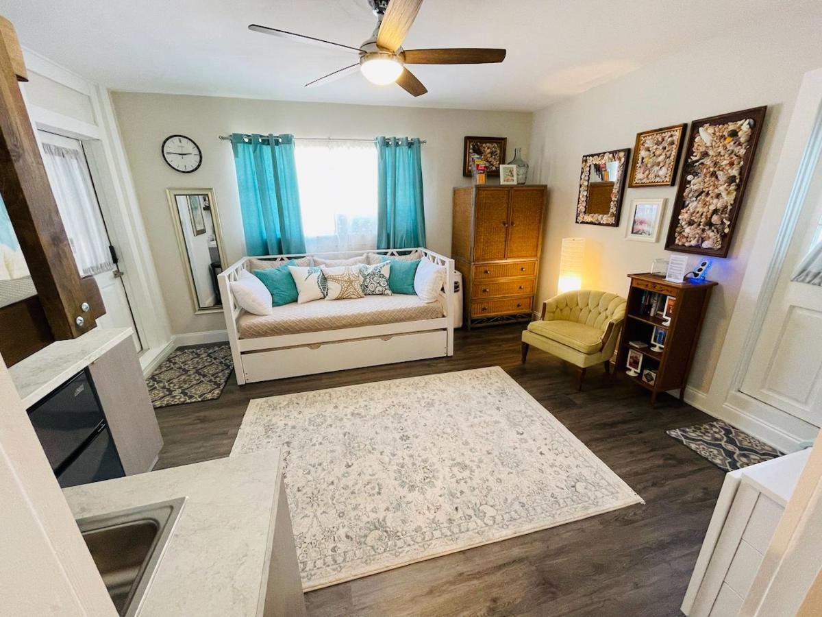 Coastal Chic Suite With Kitchenette And Private Entrance 세인트피터즈버그 외부 사진